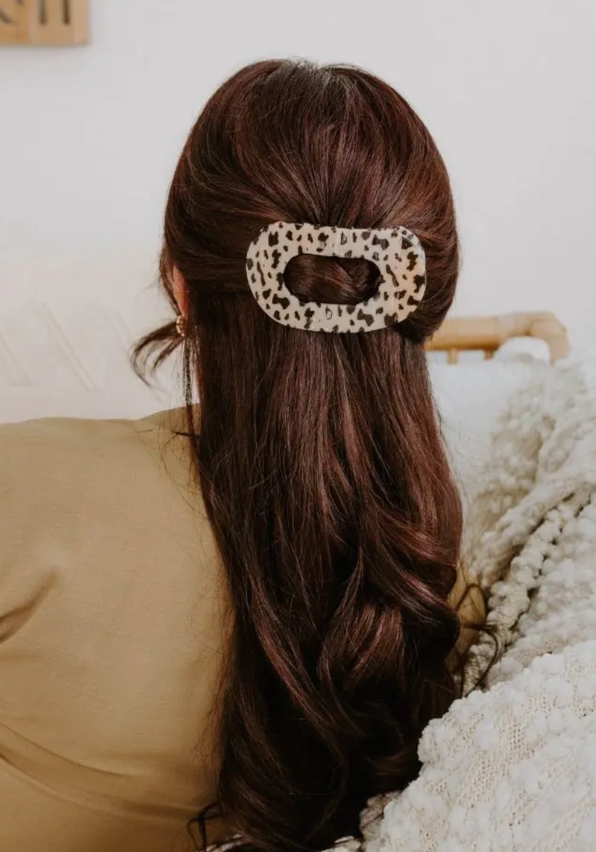 Blonde Tortoise Medium Flat Round Clip