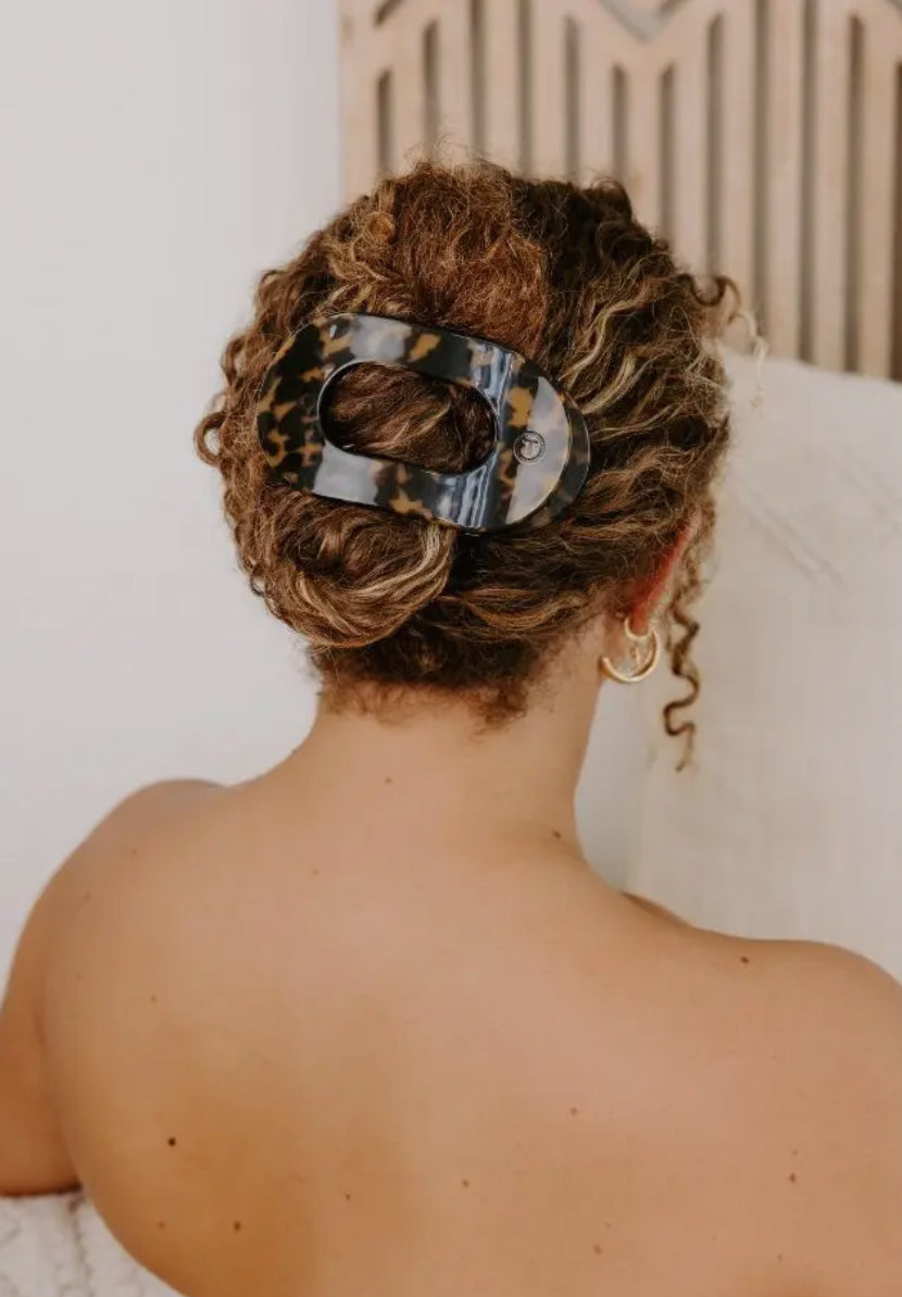 Tortoise Large Flat Round Clip