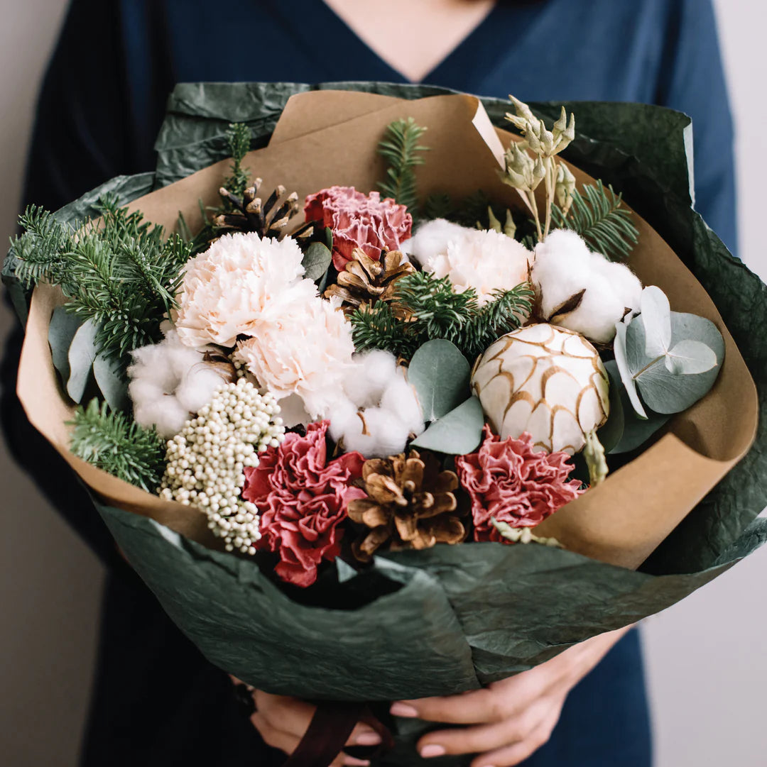 I Go To (250) Pieces Wooden Puzzle: Winter Bouquet in Glass Vase with Flower Lid